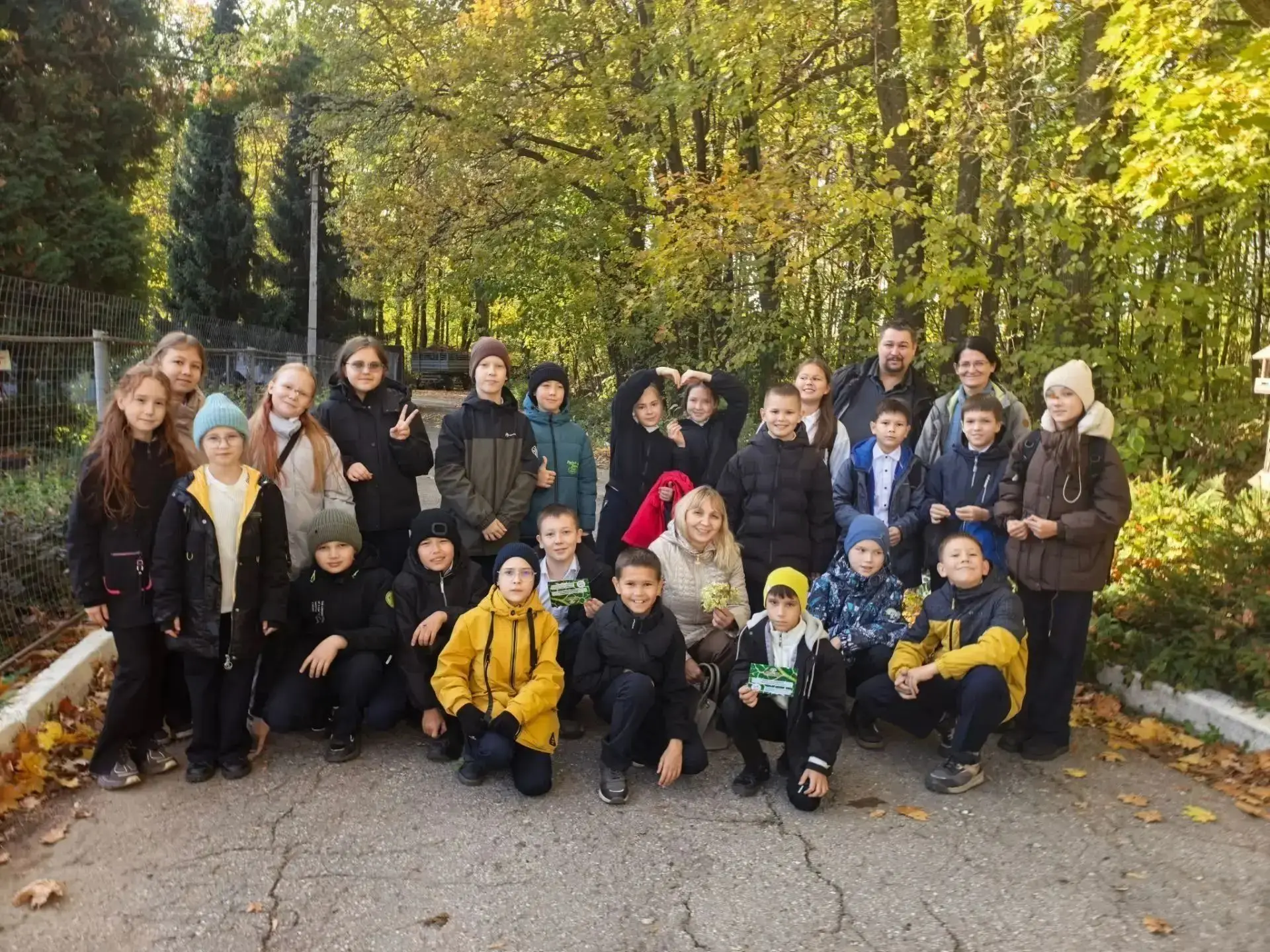 🧑‍🎓В рамках кружка "Знатоки" ученики 4В класса посетили Ботанический сад.