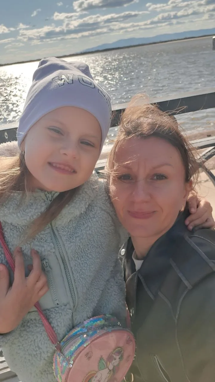 Мы сегодня гуляли полдня на свежем воздухе.