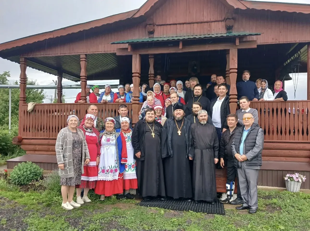 Ак калпаккаеңны күтәр-күтәр,