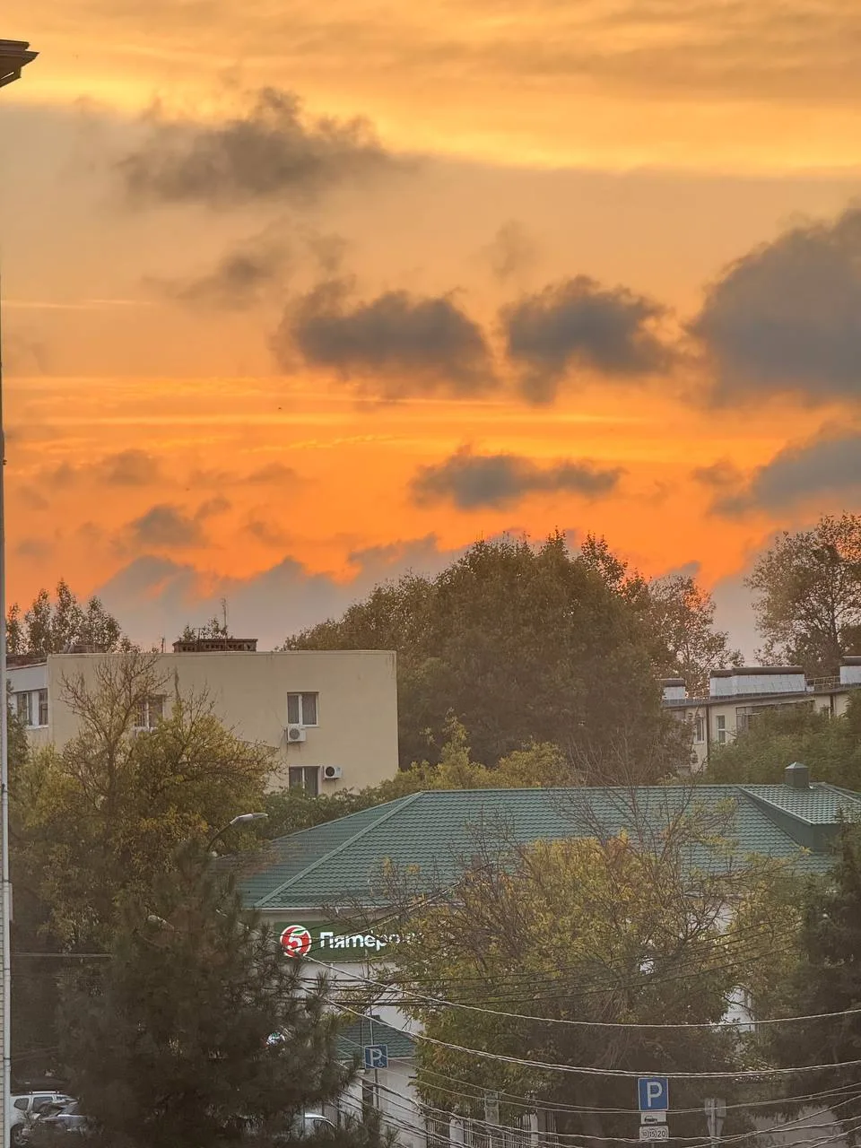 Ветер сегодня гнал облака на закате🌇