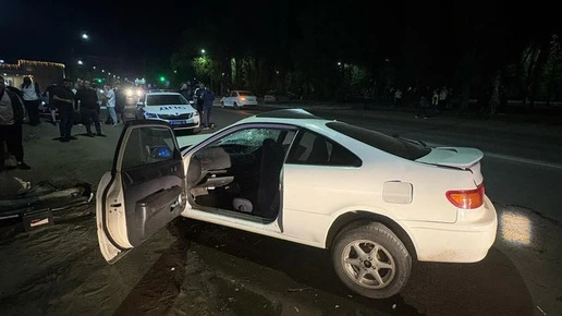 В Калаче Volkswagen Polo врезался в препятствие, есть пострадавший