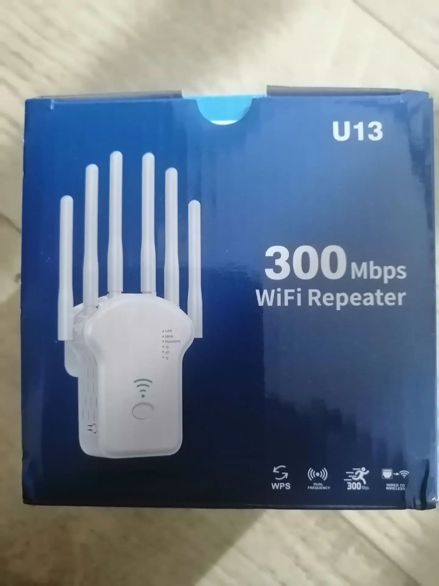 Продается Усилитель сигнала  WI-FI- 1000 руб, разветвитель сетевой -200 руб, интернет к...