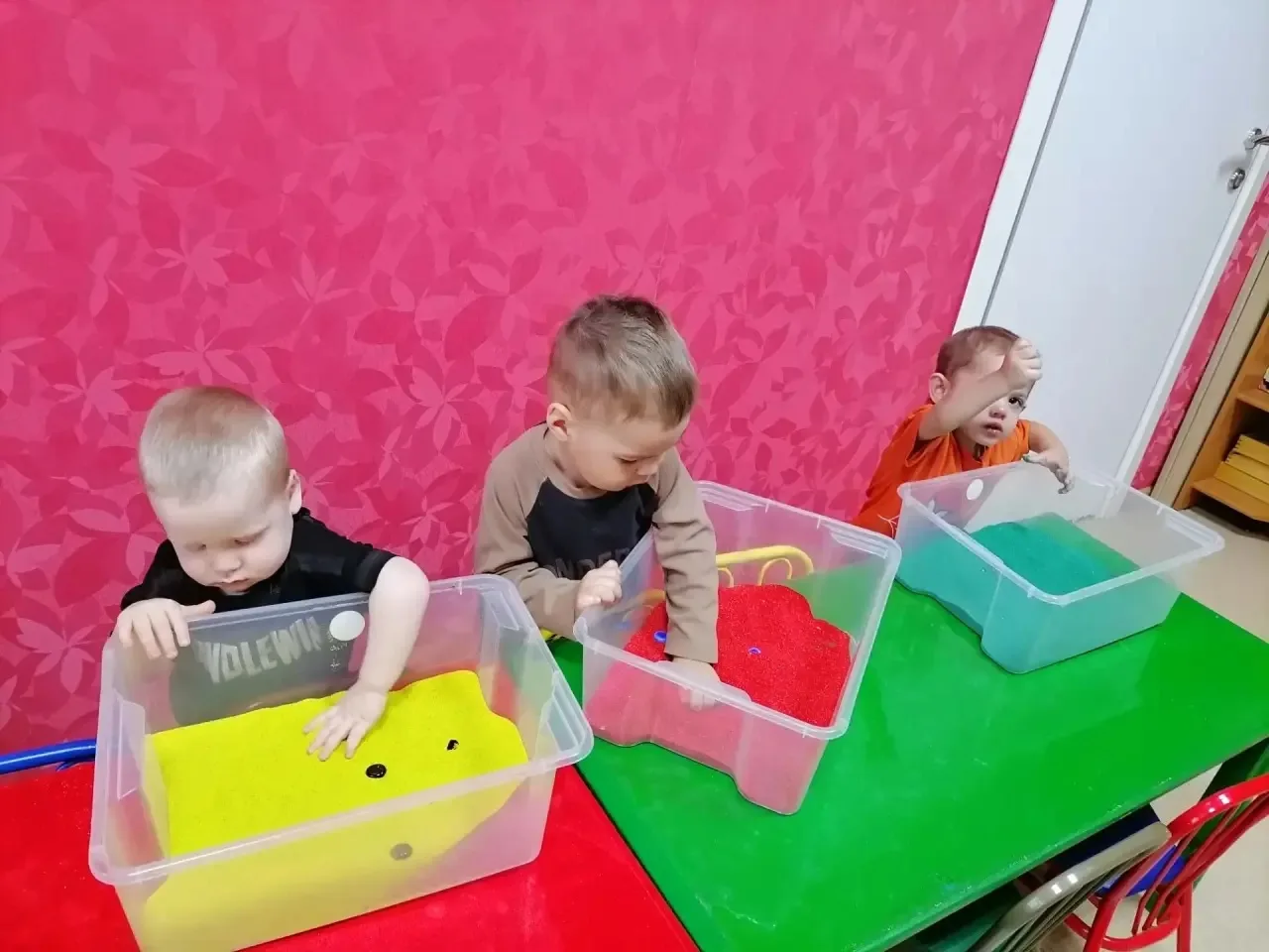 Песок обладает удивительной магией, которая притягивает малышей. Это не просто игра, а ...