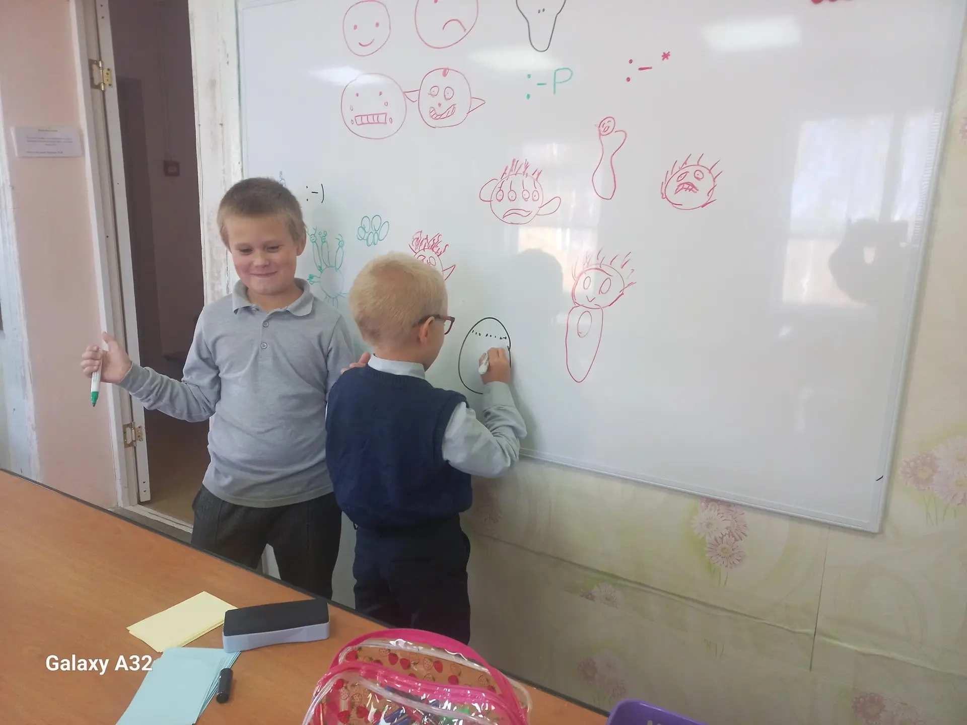 🎯 В библиотеке прошли необычные занятия — по истории смайликов! 🎉