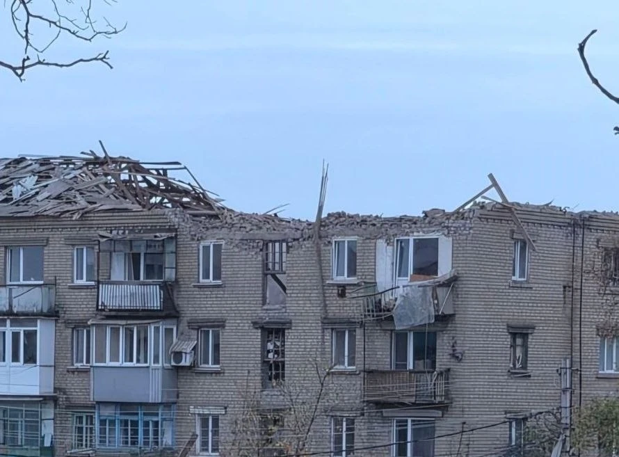⚡️ БПЛА врага ударил по жилому дому в Красном Луче