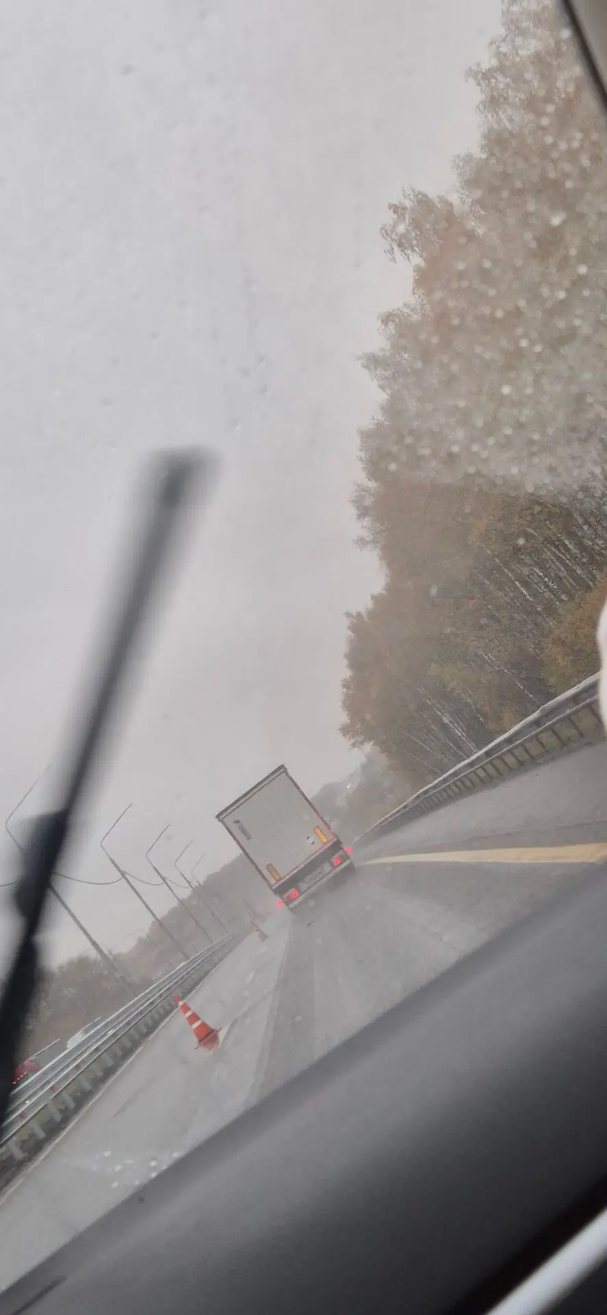 Коротко о погоде ☔️ Укуталась в одеялко и спать ) еще часа 4 ехать .