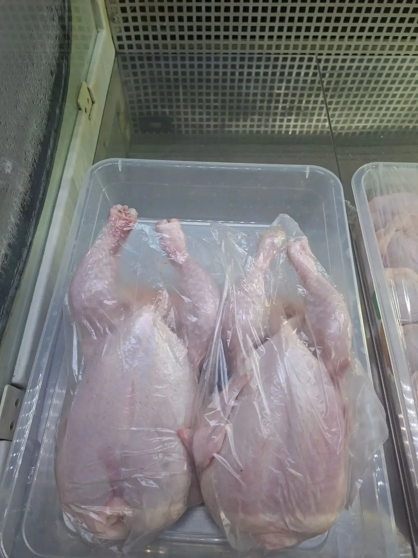 🍗 Свежайшие куриные тушки и сочные бёдра — идеальный выбор для ваших любимых блюд! 😋