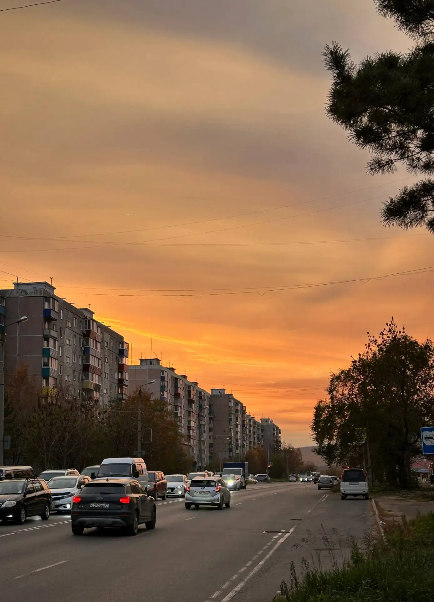 Провожаем этот трудный первый рабочий день этой недели.🌆