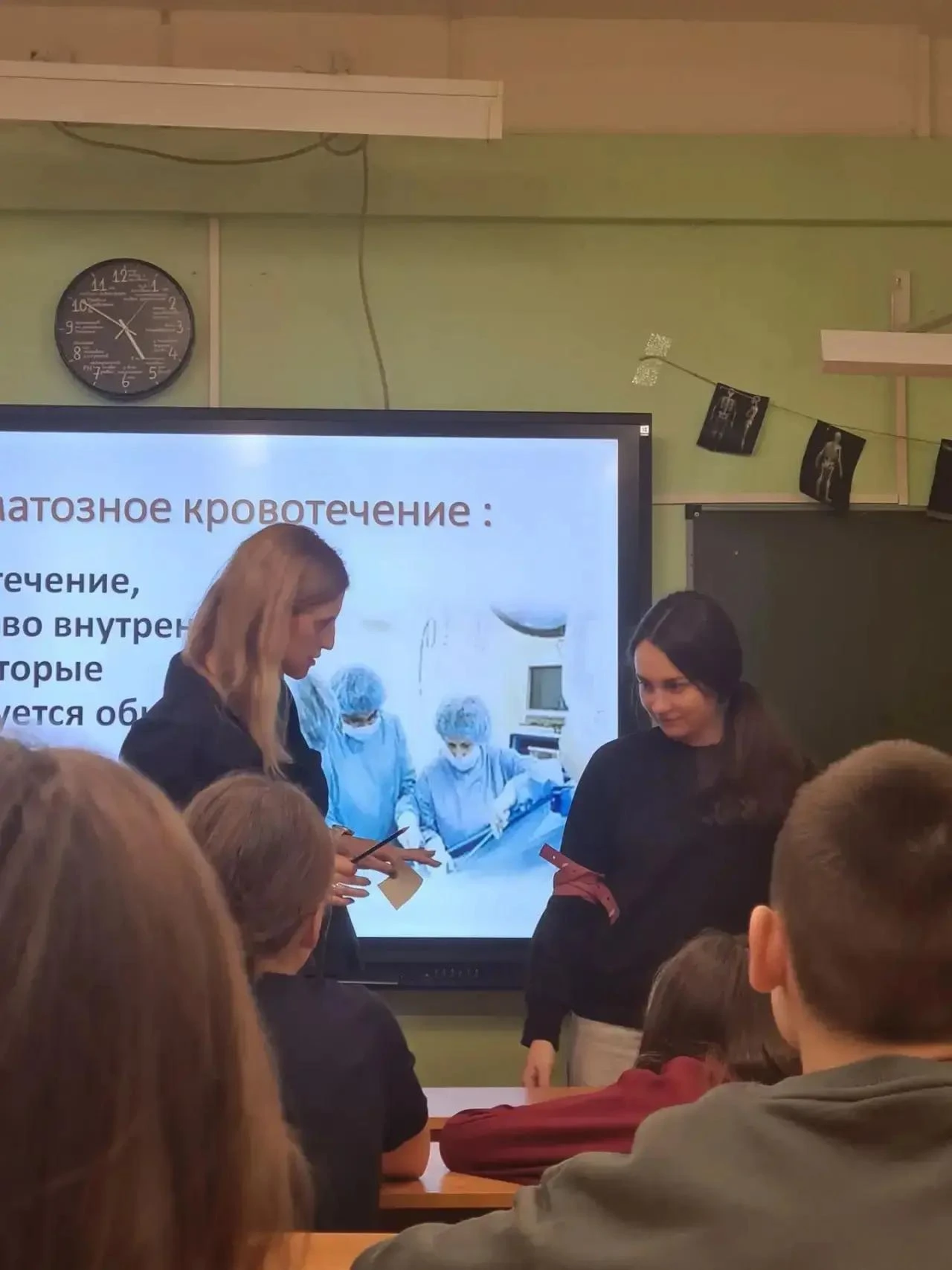 🩺 В нашей школе прошли два практических занятия для учеников медицинских классов столицы