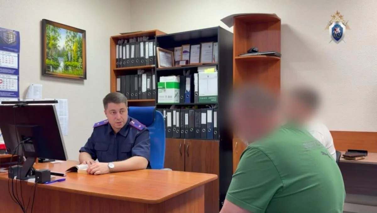 Житель Калининска угрожал следователю и попал под уголовное дело.