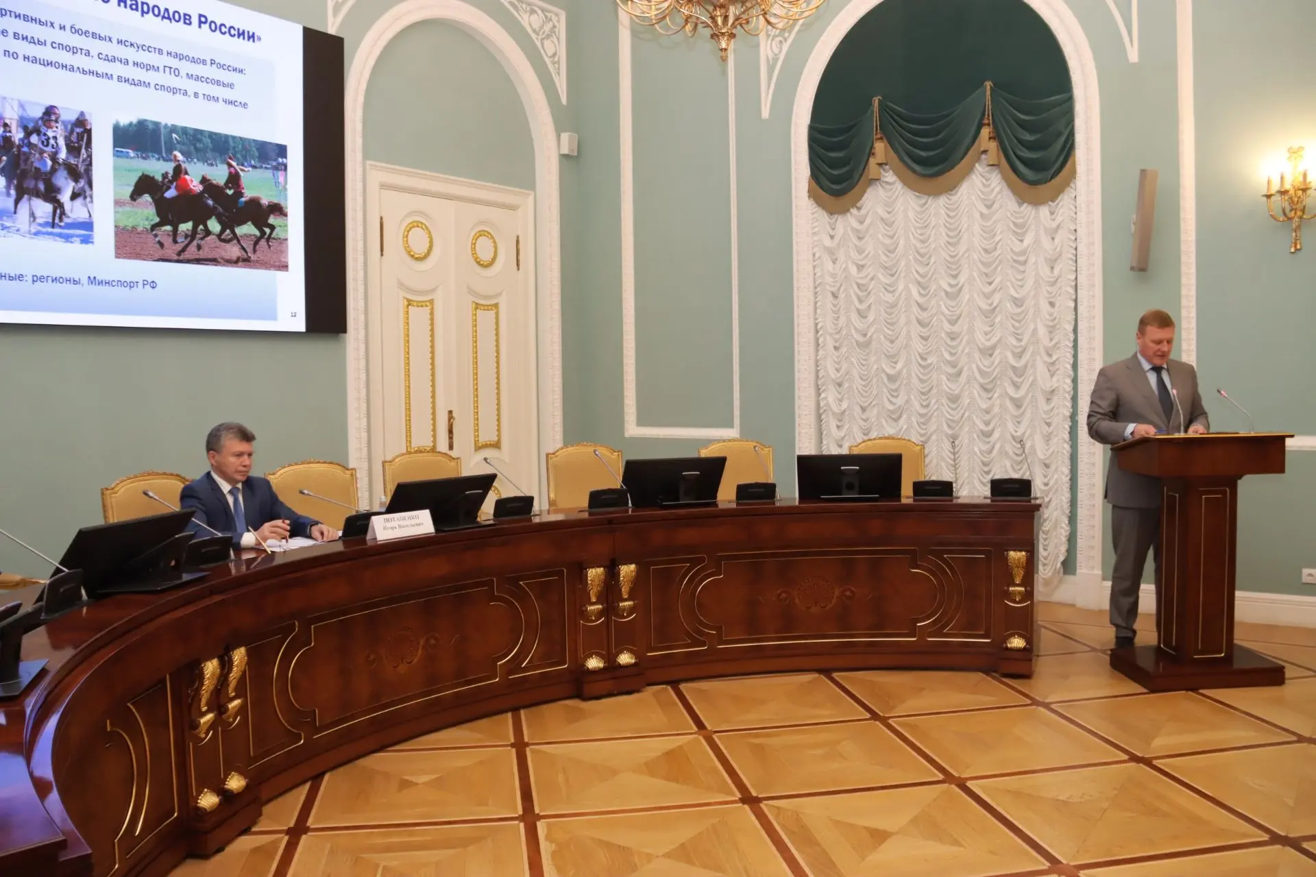 🇷🇺 В Смольном обсудили подготовку ко Дню народного единства и «Большому этнографическ...