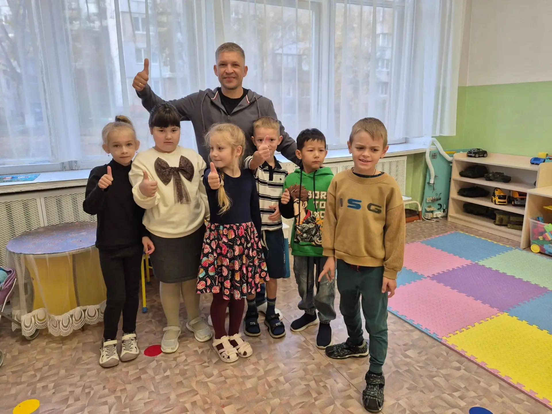 Я с папой делаю зарядку