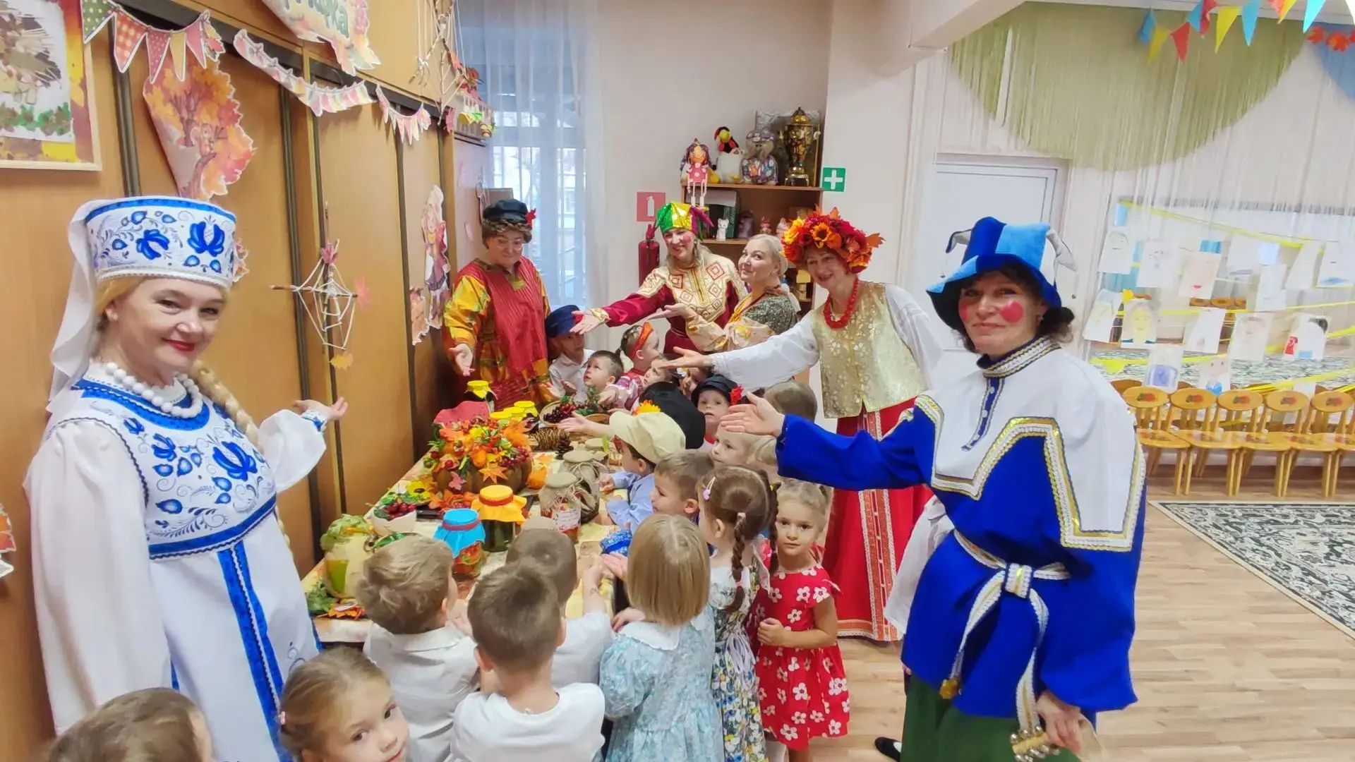 🎉В детском саду «Теремок» начались осенние, ярмарочные гуляния в средних, старших и по...