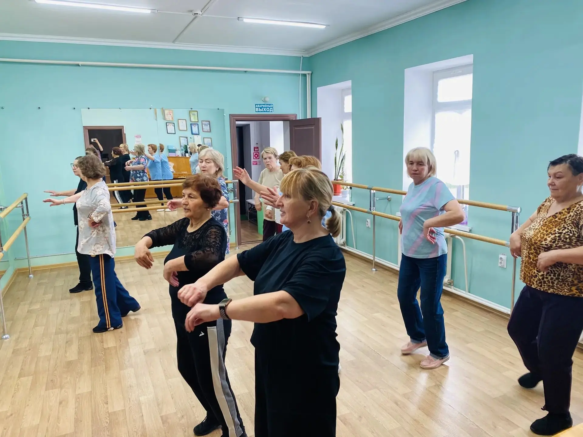 💃 «Грация не знает возраста!» — именно так хочется сказать на занятиях группы «Элегант».