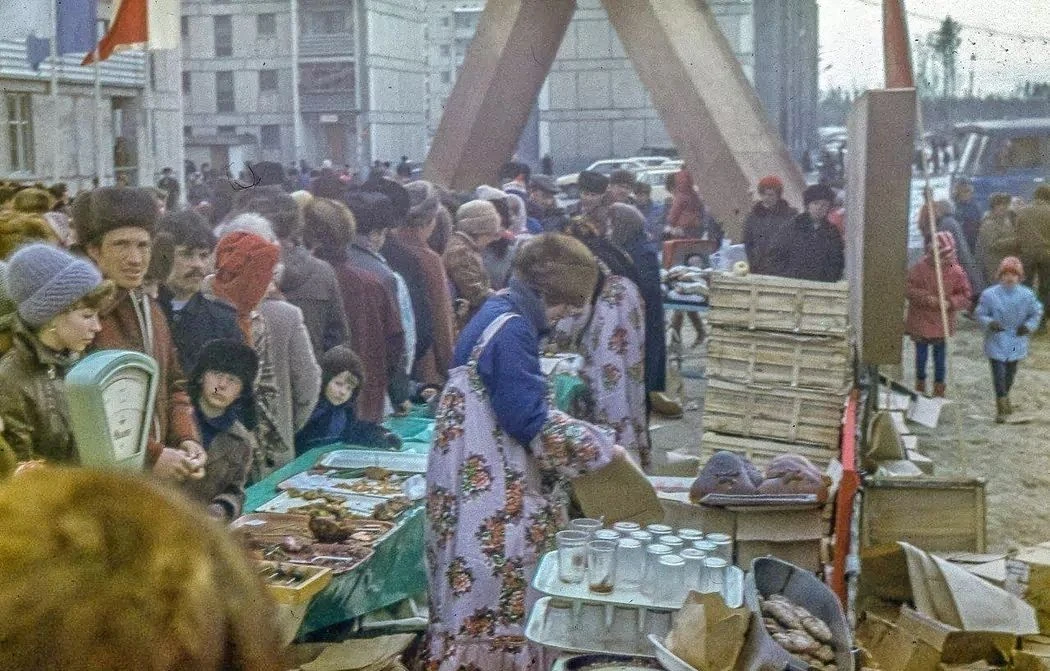 Ярмарка в 1-м микрорайоне, 1989 - 1996 год