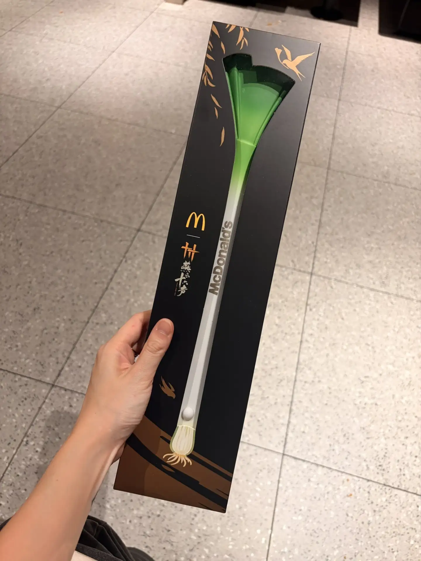 🇨🇳 В Китае за $2 (170 рублей) в Макдональдсе можно получить массажёр для спины в виде...