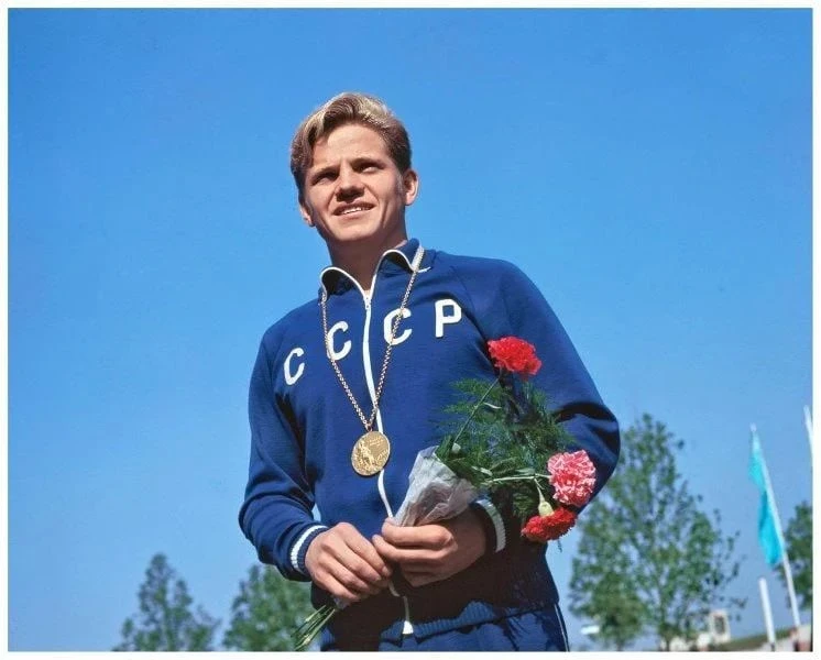 Первый советский олимпийский чемпион в прыжках в воду Владимир Васин на XX летних Олимп...