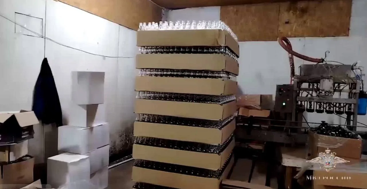 🍷 В Тульской области накрыли подпольный алкогольный завод, на котором работали девять ...