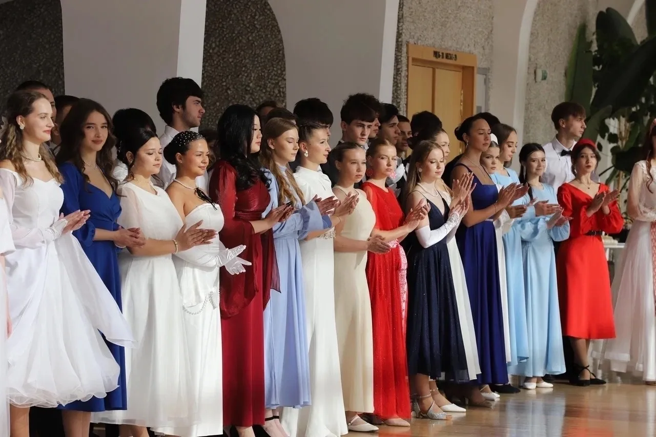 💃Шадринские студенты представили Курганскую область на Всероссийском балу