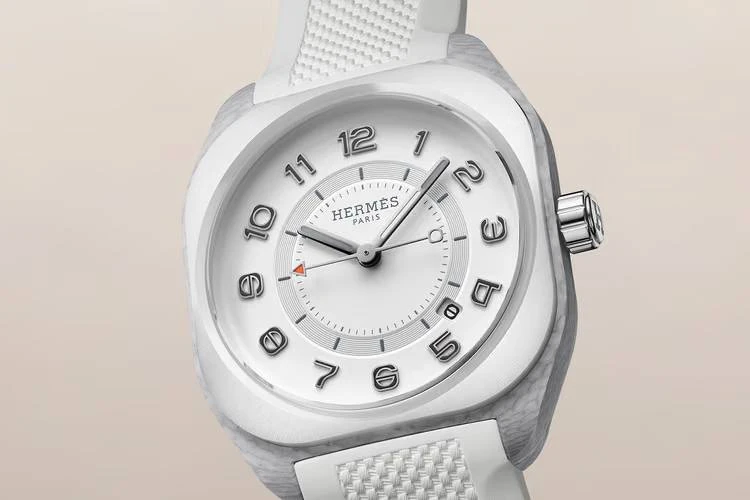 Hermès добавил в линейку H08 две новые расцветки: Bleu de Malte и Blanc Chantilly. Часы...