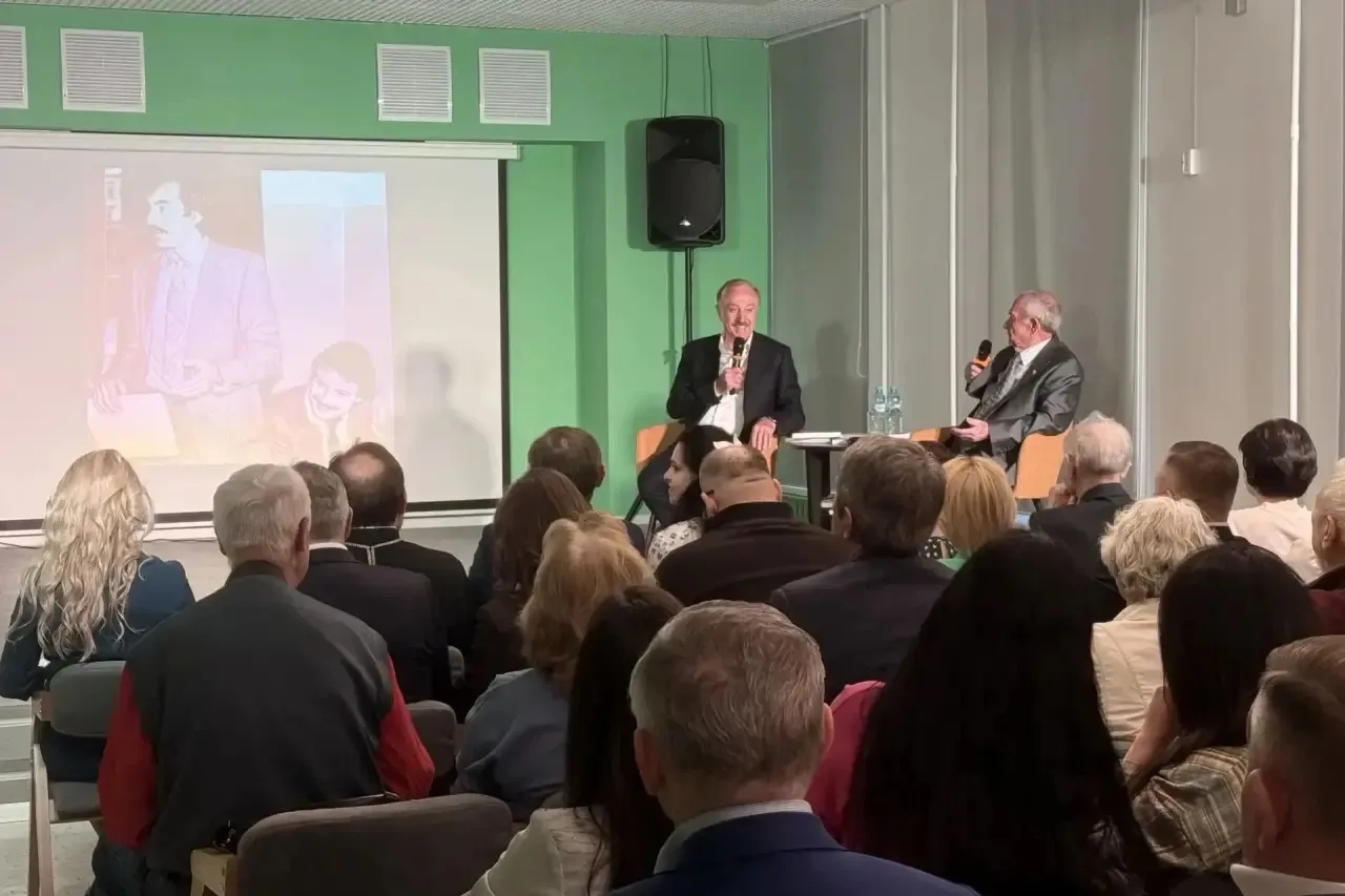 📚 Вместе с председателем окружного Совета депутатов Петром Ульяновым и депутатом местн...