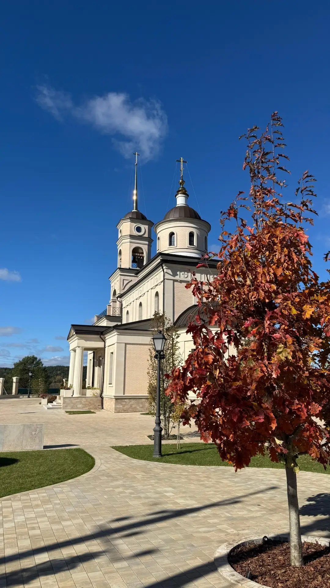 🍁 Краски осени. Храм Смоленской иконы Божией Матери в Бунырево.