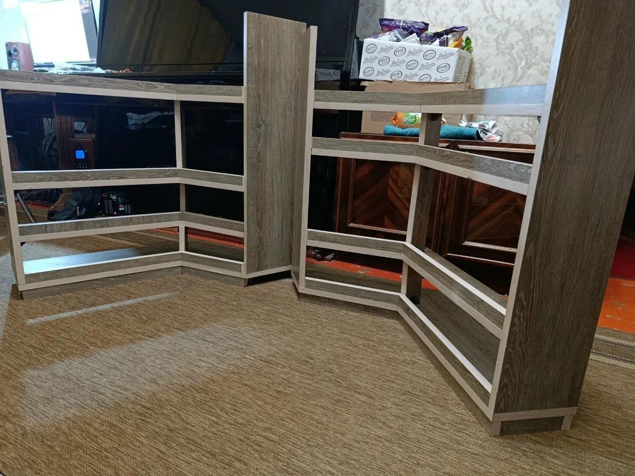 Продам витринные полки, 85×84 см, Донецк, 1 000 руб.