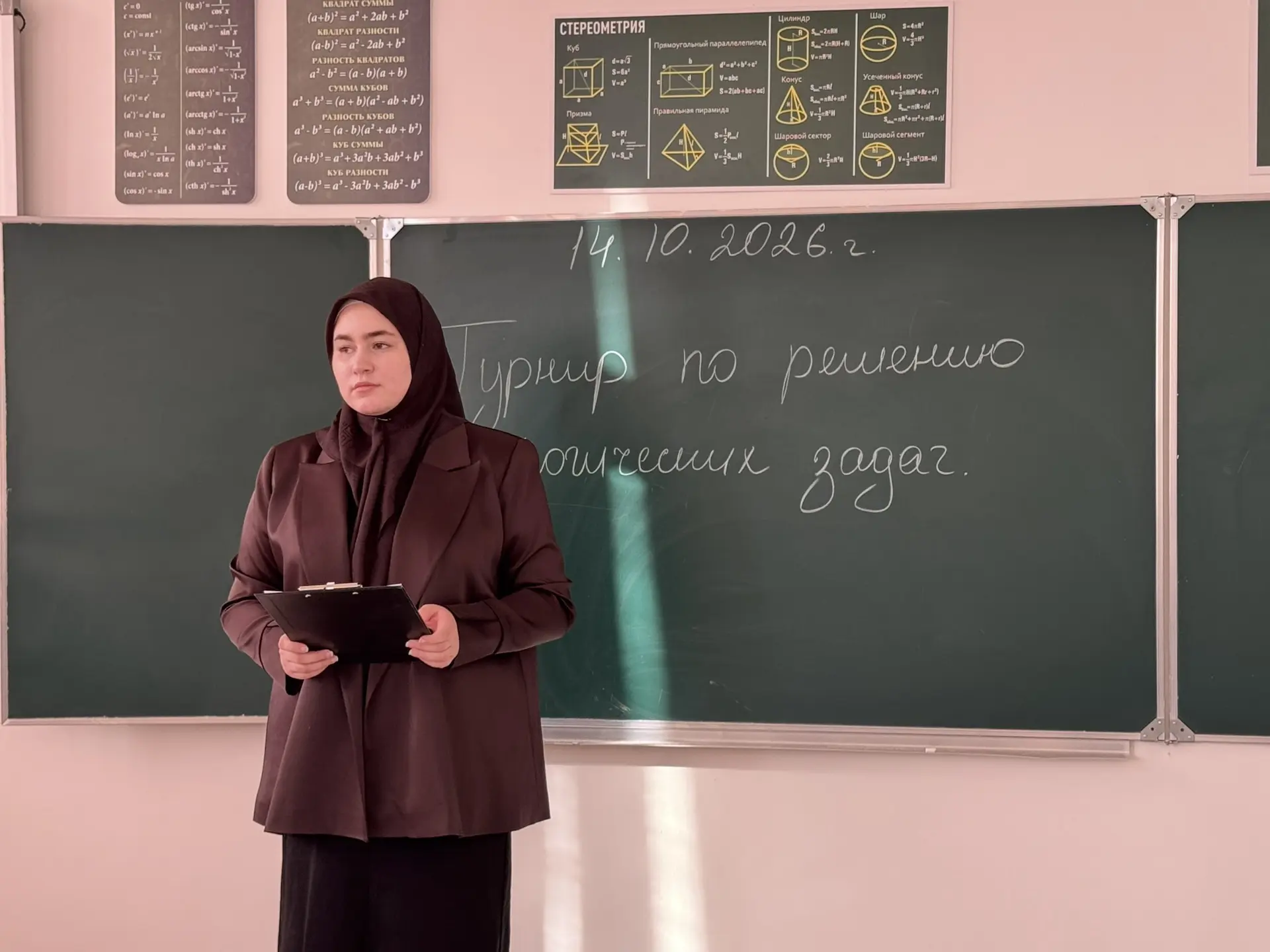 В рамках недели математики сегодня, 14.10.2026 г., между 9 и 10 классами прошел турнир ...