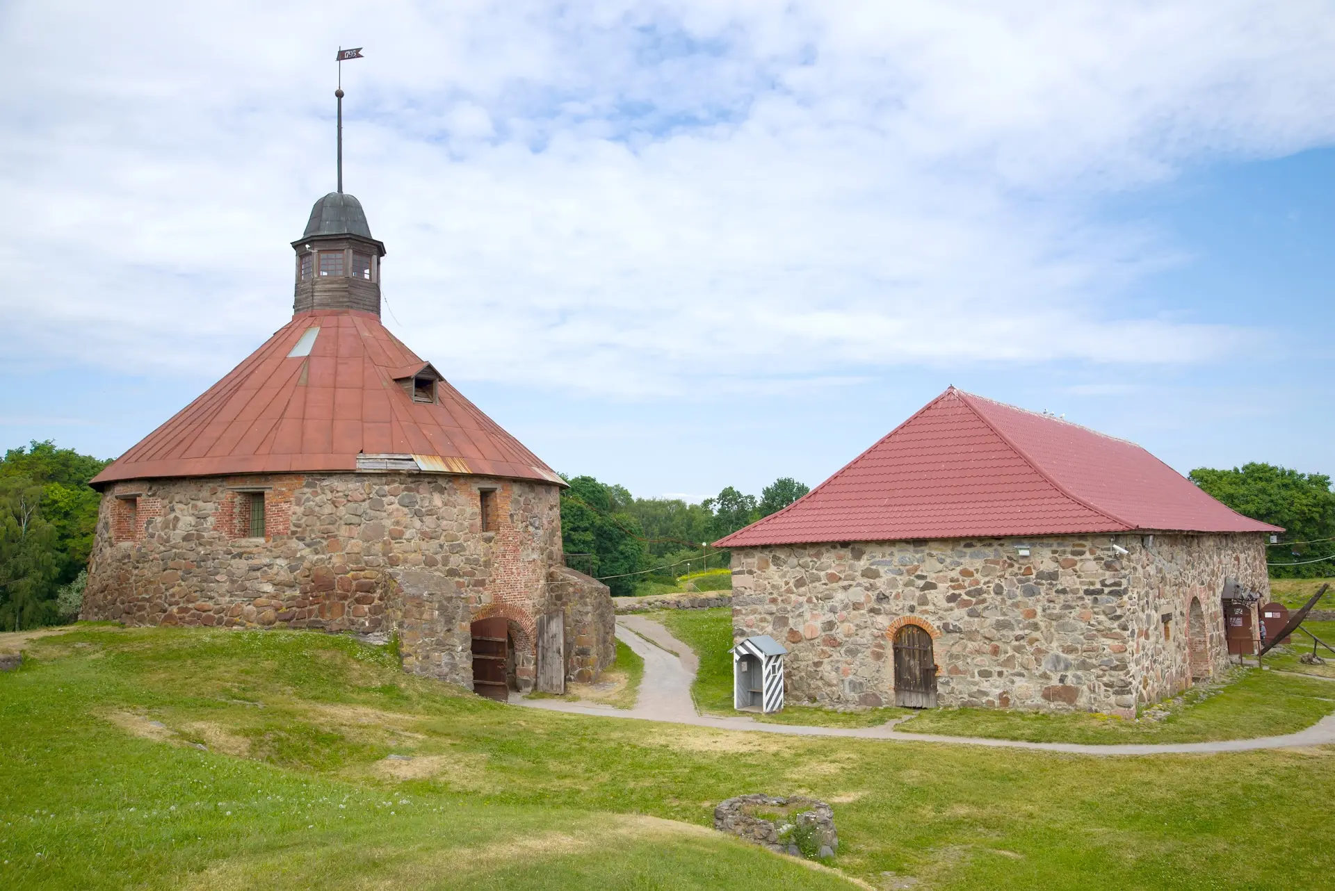🏰Корела – единственное в России сохранившееся сооружение бастионного типа, которое воз...