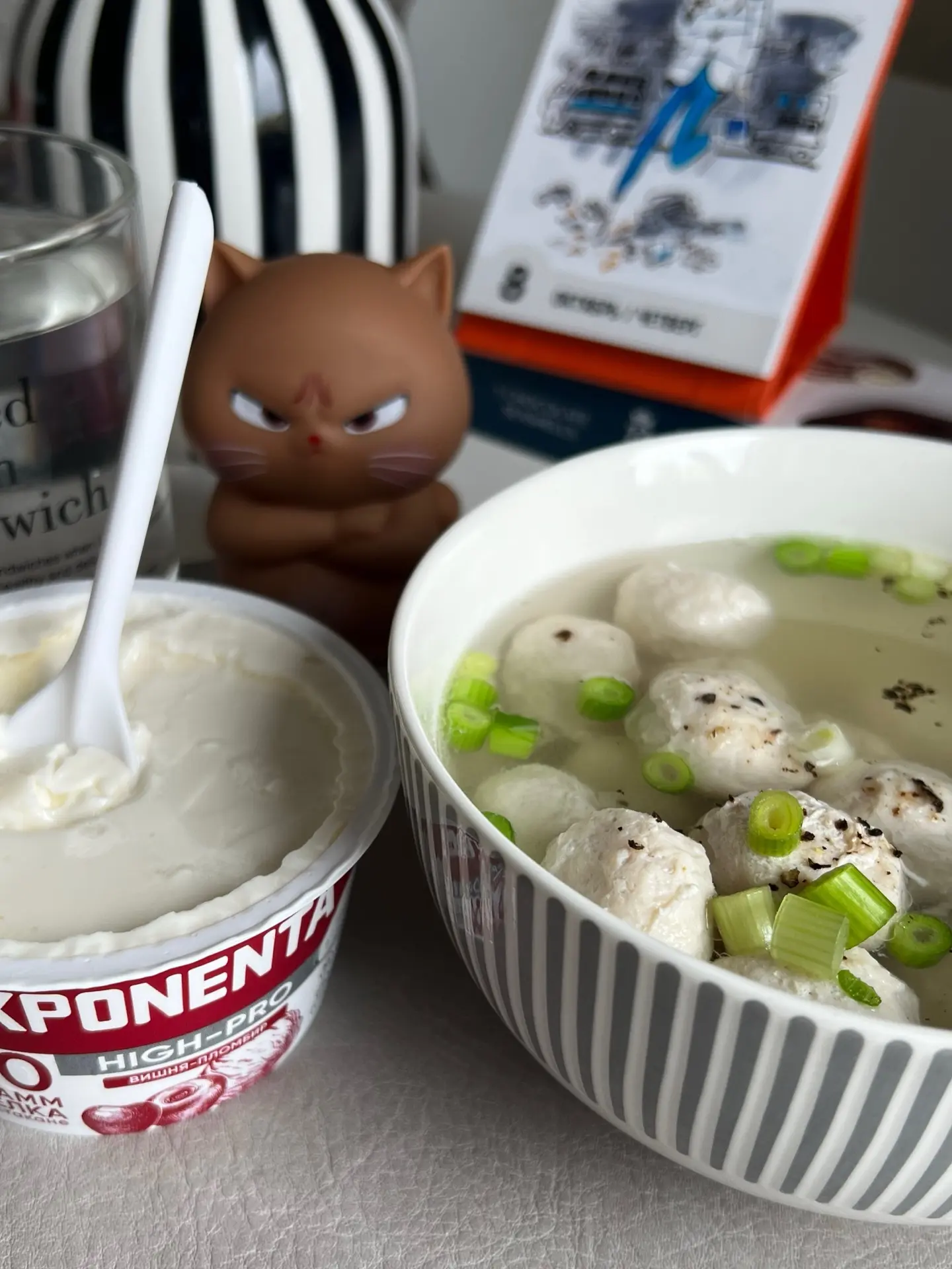 ОбЭд - куриные фрикадельки Вкус и Польза в бульоне, лук, экспонента