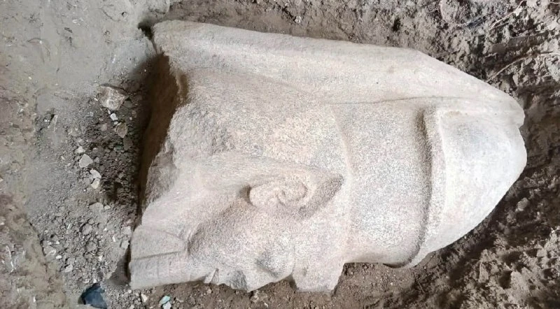 В дельте Нила, в селении Бехбейт-эль-Хагар, археологи нашли фрагменты двух колоссальных...