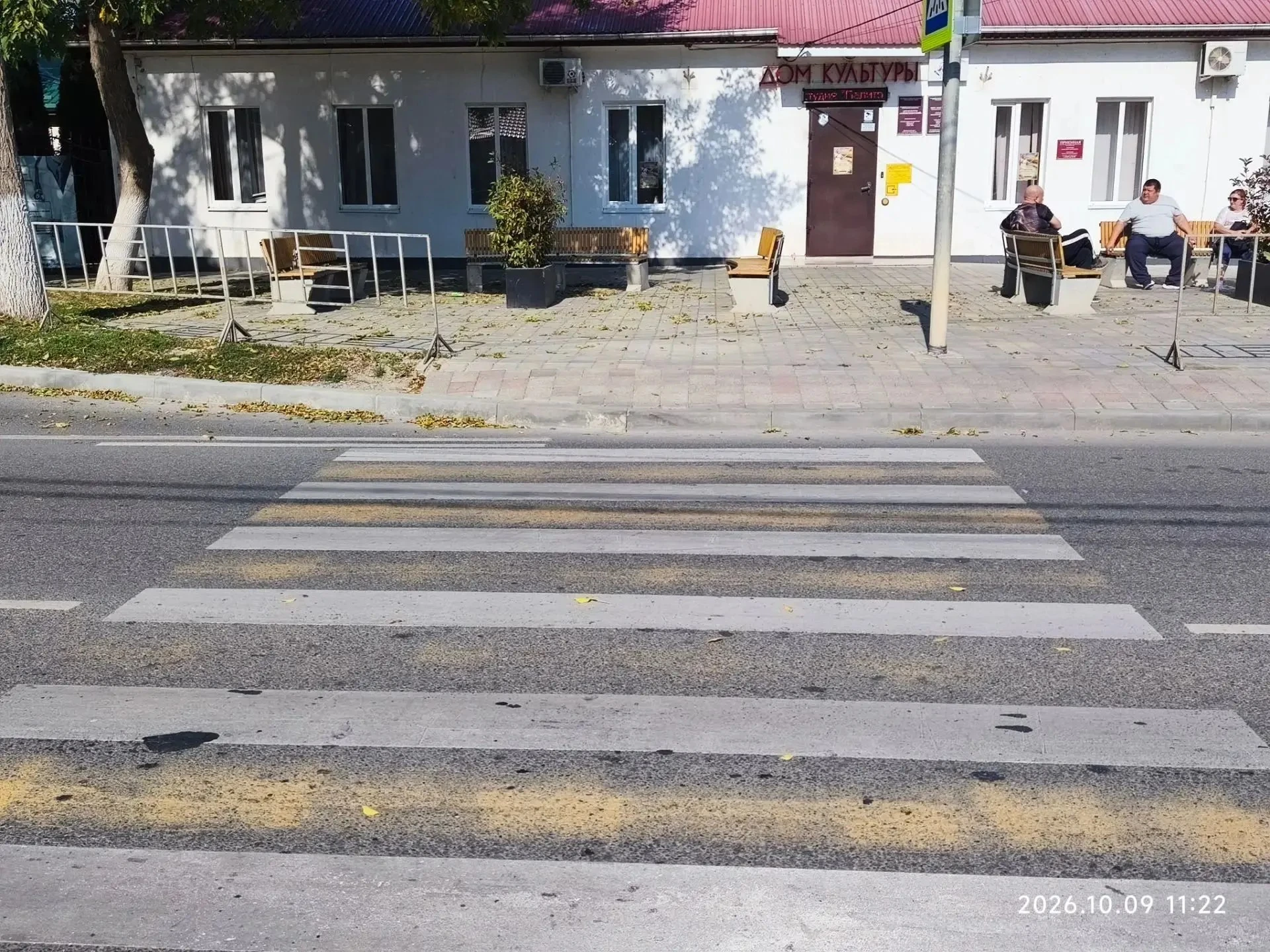 В Алексеевке после ремонта дороги не оборудовали съезды у пешеходного перехода