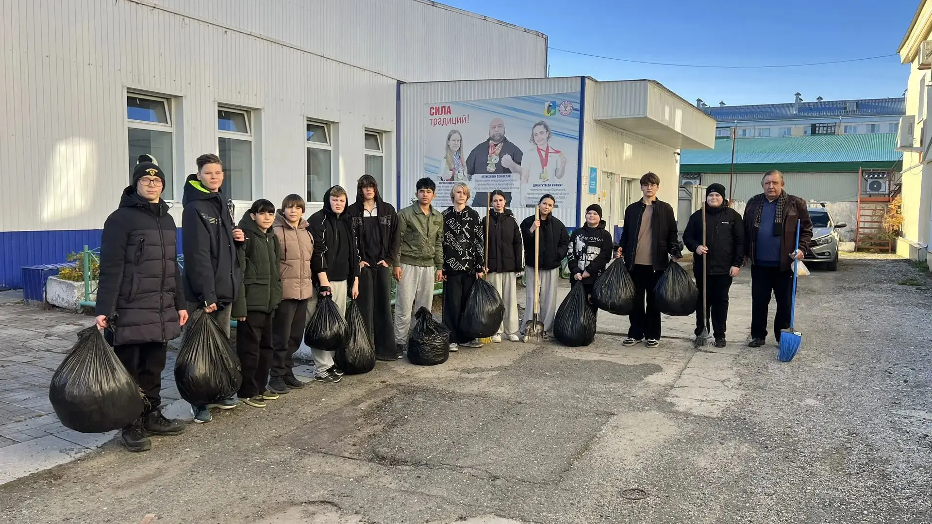 🪮🍁🍂Спортивная школа сегодня вышла на субботник!