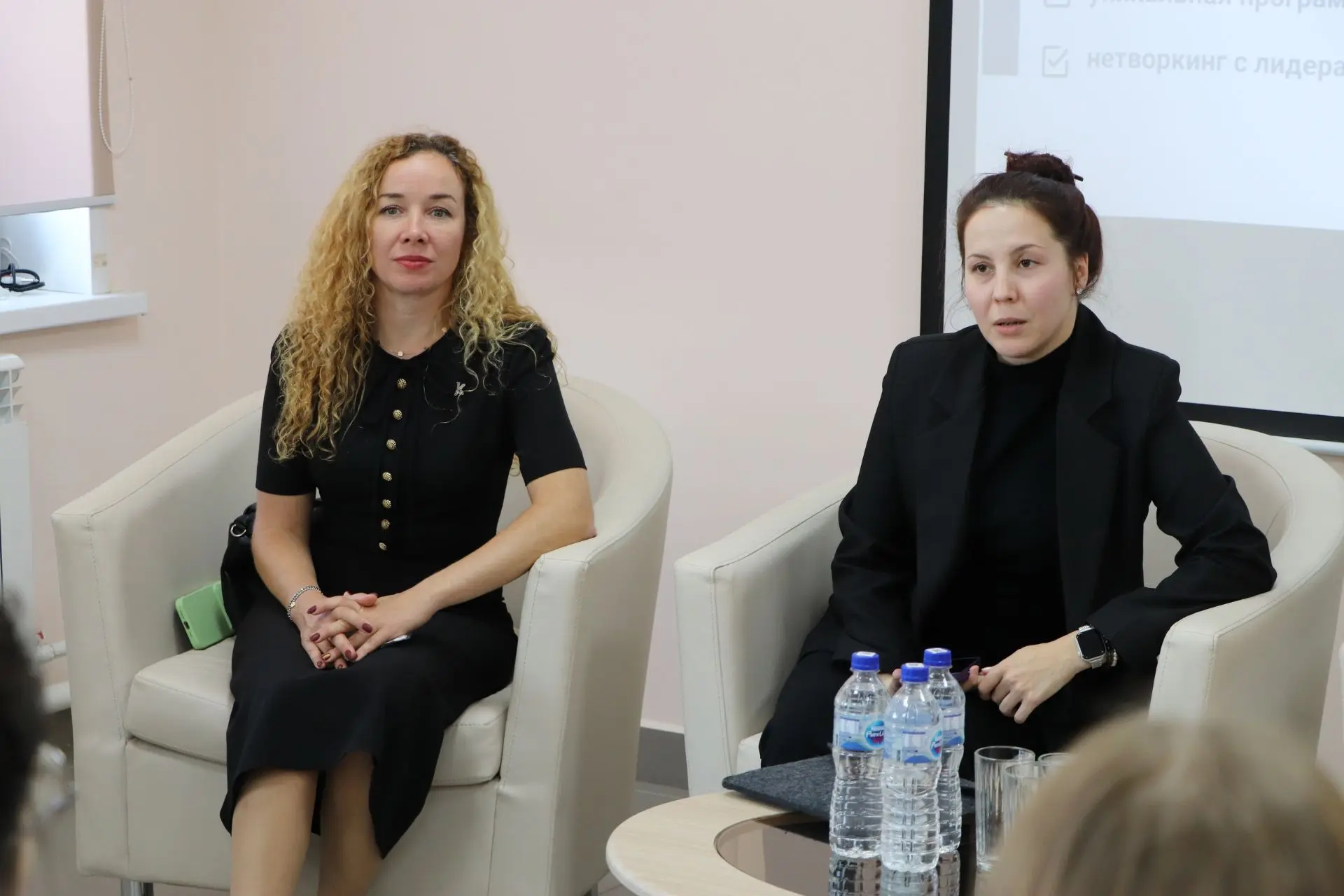 📍 В центральной библиотеке Кукмора прошла встреча участников кадрового резерва Раиса Р...