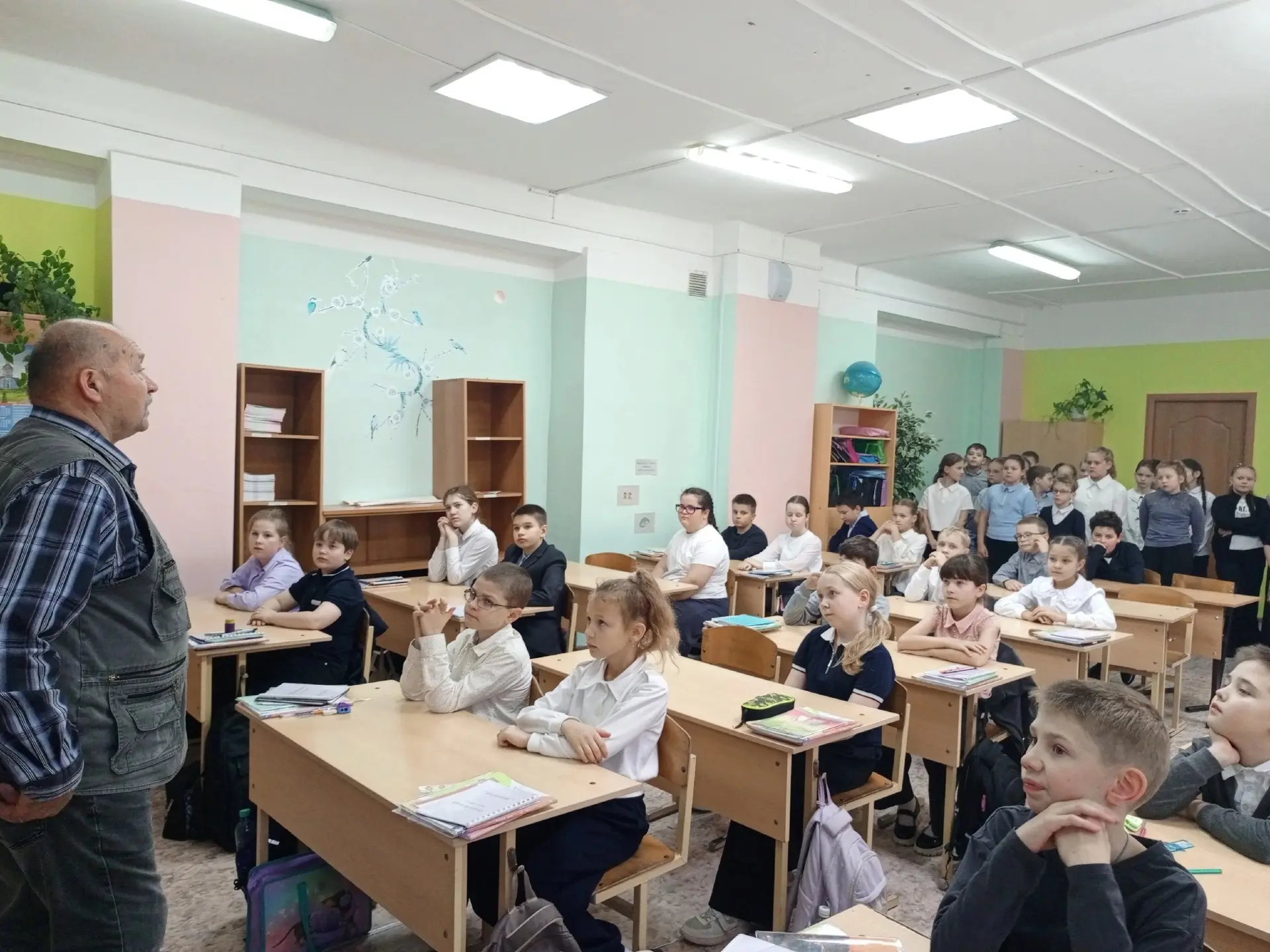 В МБОУ СОШ 6 прошли уроки по культуре безопасности, в ходе которых учитель ОБЗР Козьяко...