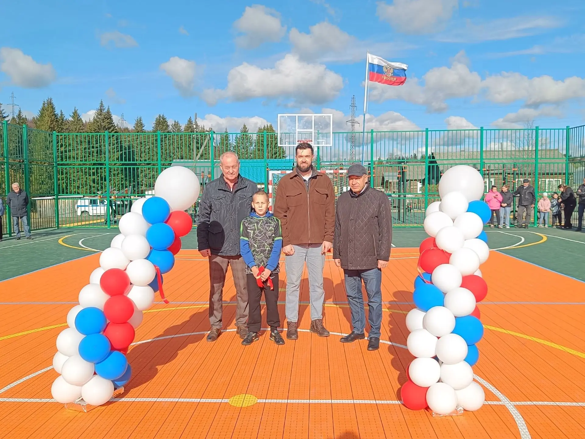 В Шале торжественно открыли «умную» спортивную площадку