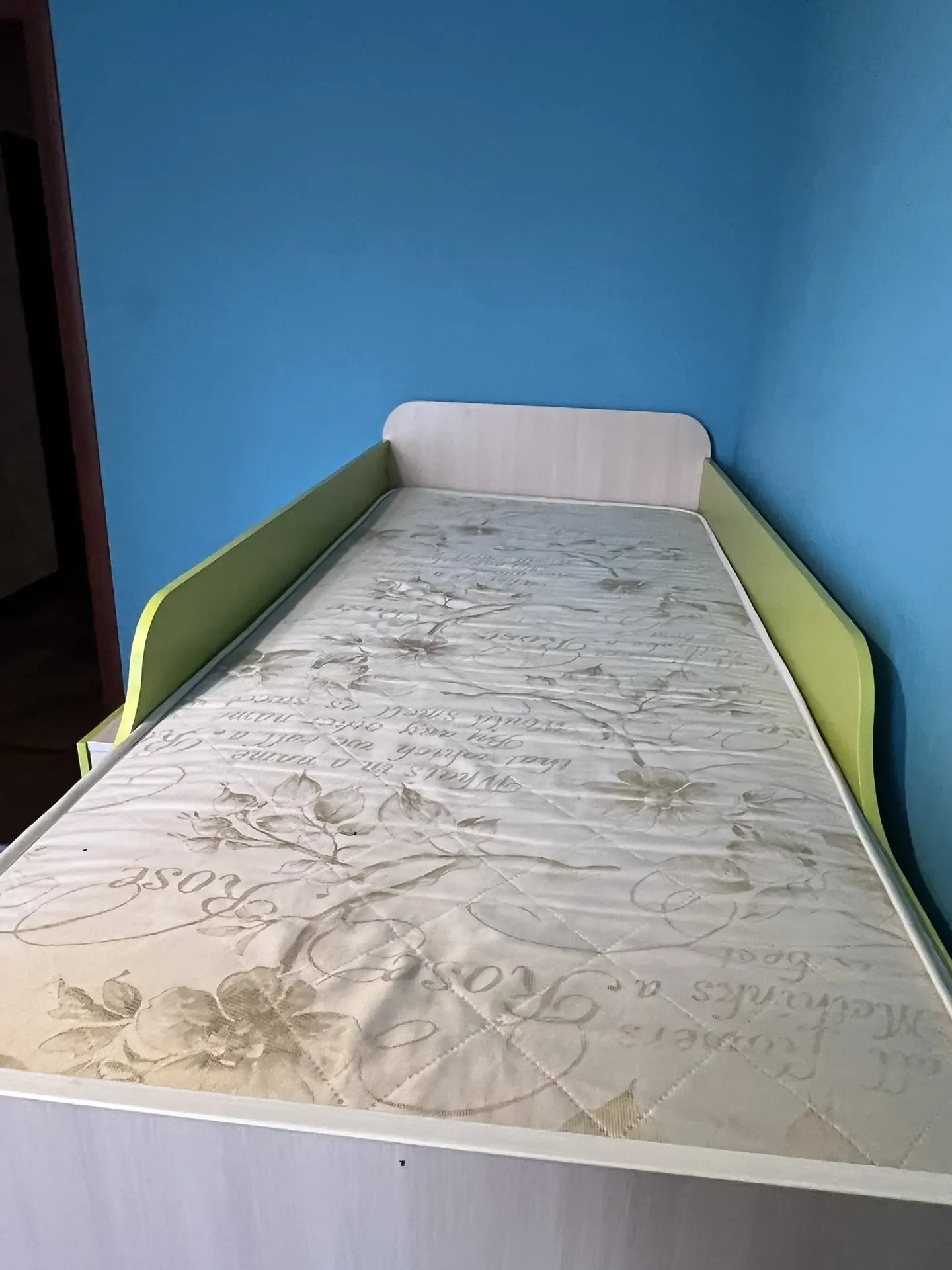 Отдам бесплатно детскую кровать , может кому нужно , самовывоз) Северок , возле Лайнера