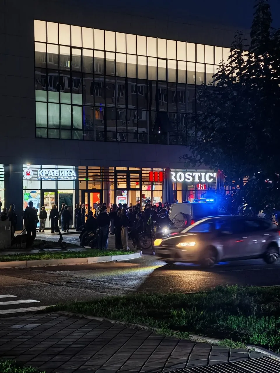 На Ростиксе в субботу вечером всё стабильно - там малолетки сломали нос мужчине