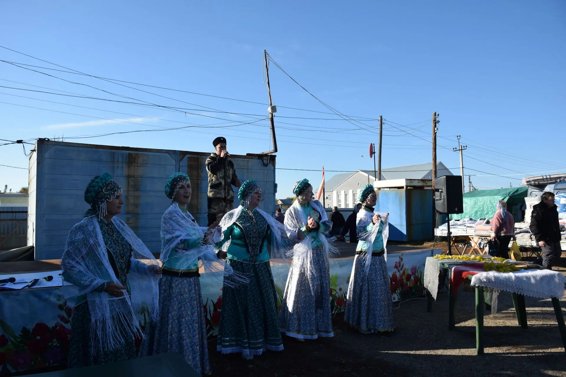 В Беляевке отметили День оренбургского пухового платка 🧶