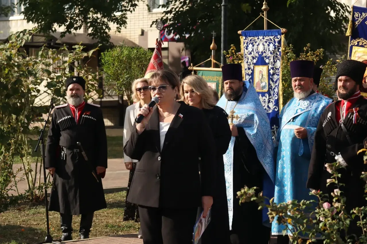Сегодня в Невинномысске состоялся традиционный Крестный ход, посвящённый празднику Покр...