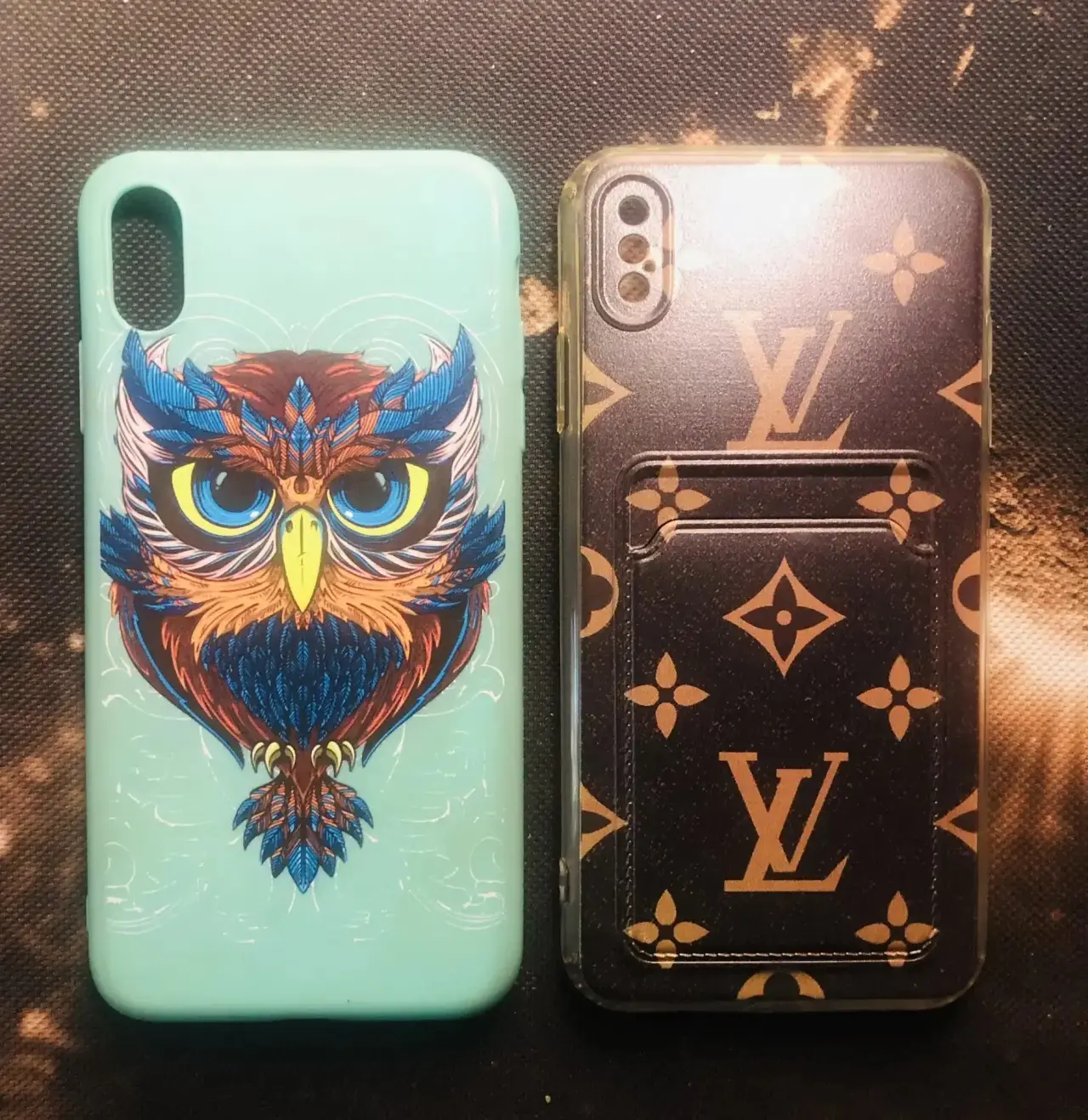 Отдам два чехла для смартфона IPhone XS Max.