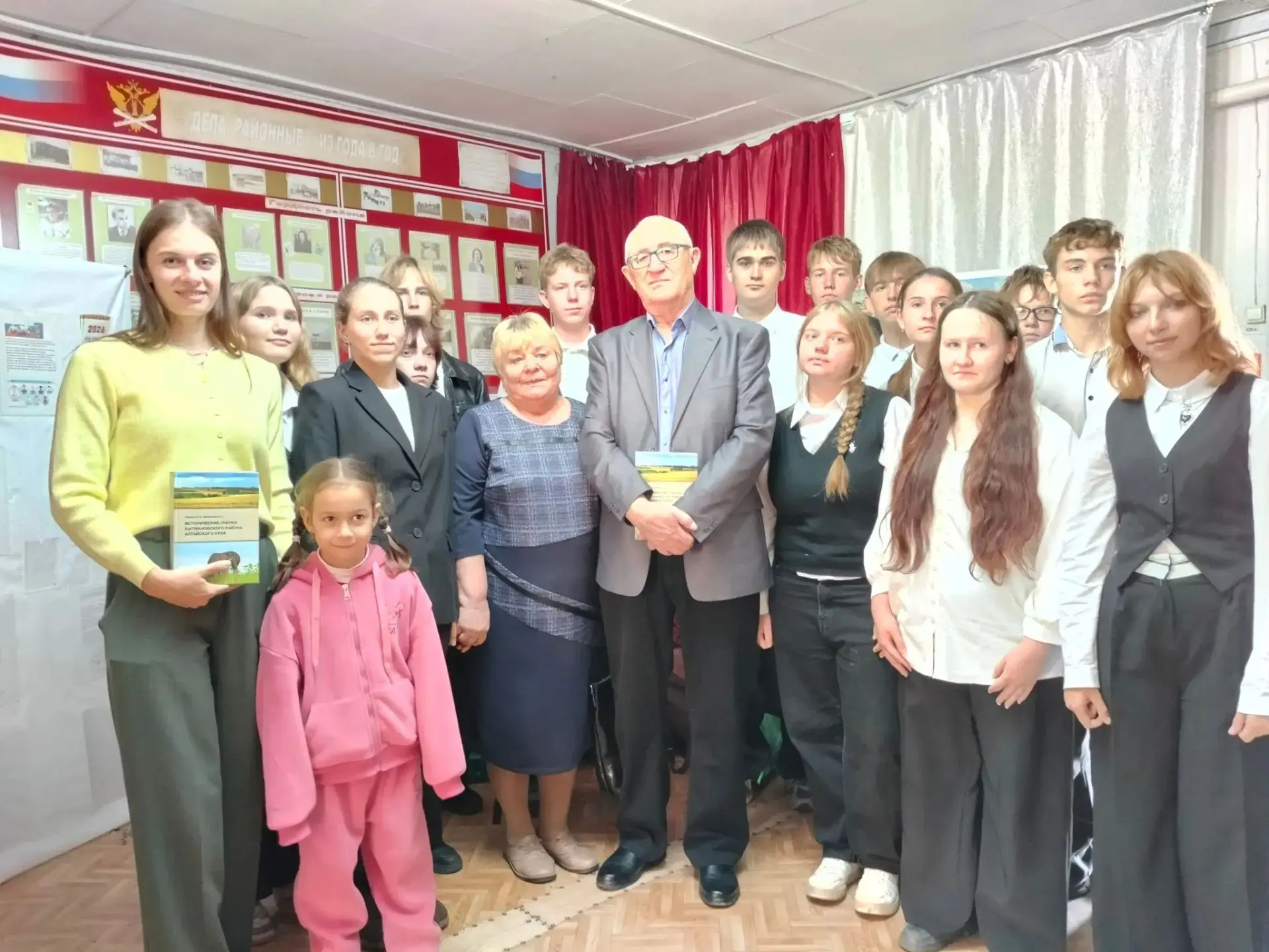 25 сентября в Кытмановской районной библиотеке прошла презентация книги В. А. Ремизова ...