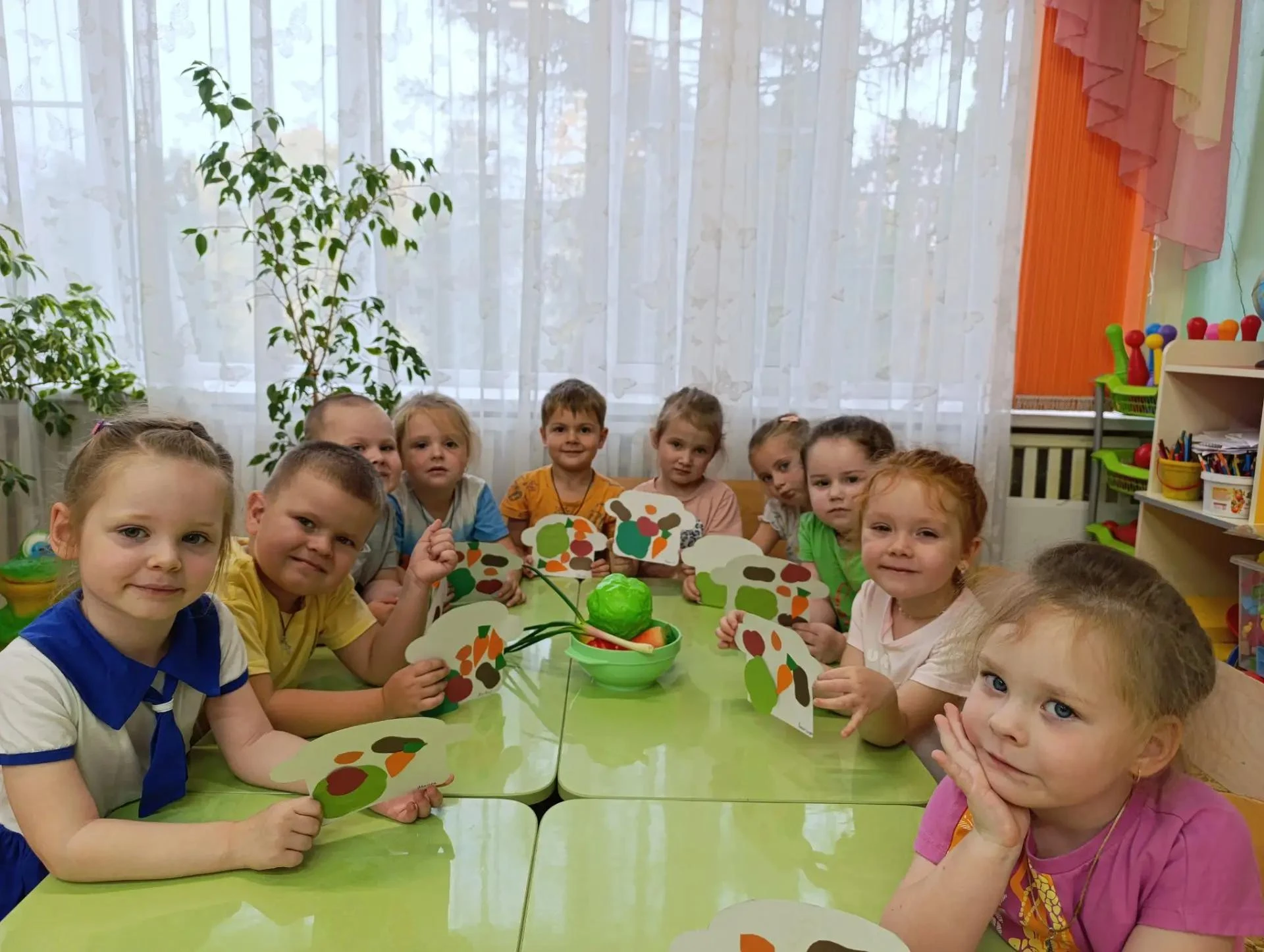 «А что будет, если смешать эти цвета?», «Как сделать так, чтобы домик стоял крепко?»🤔