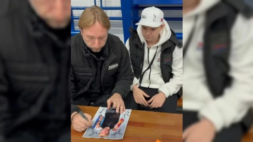 Барнаульский мальчик Данила встретился с Евгением Плющенко