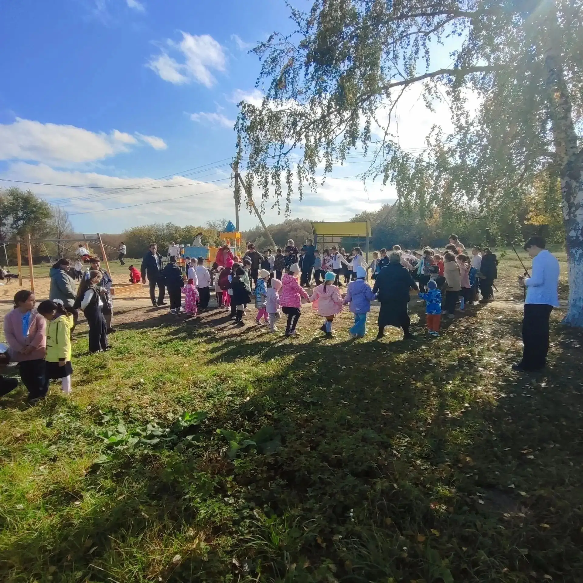 🎊 В селе Нижний Карачан состоялось долгожданное открытие новой детской площадки! 🎊