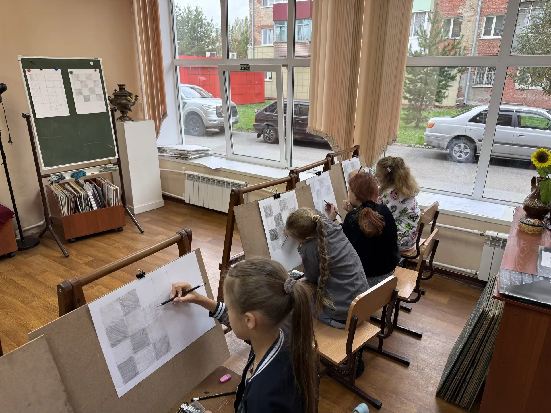 ✏️Рисование шахматной доски в художественной школе — это не просто упражнение, а важный...