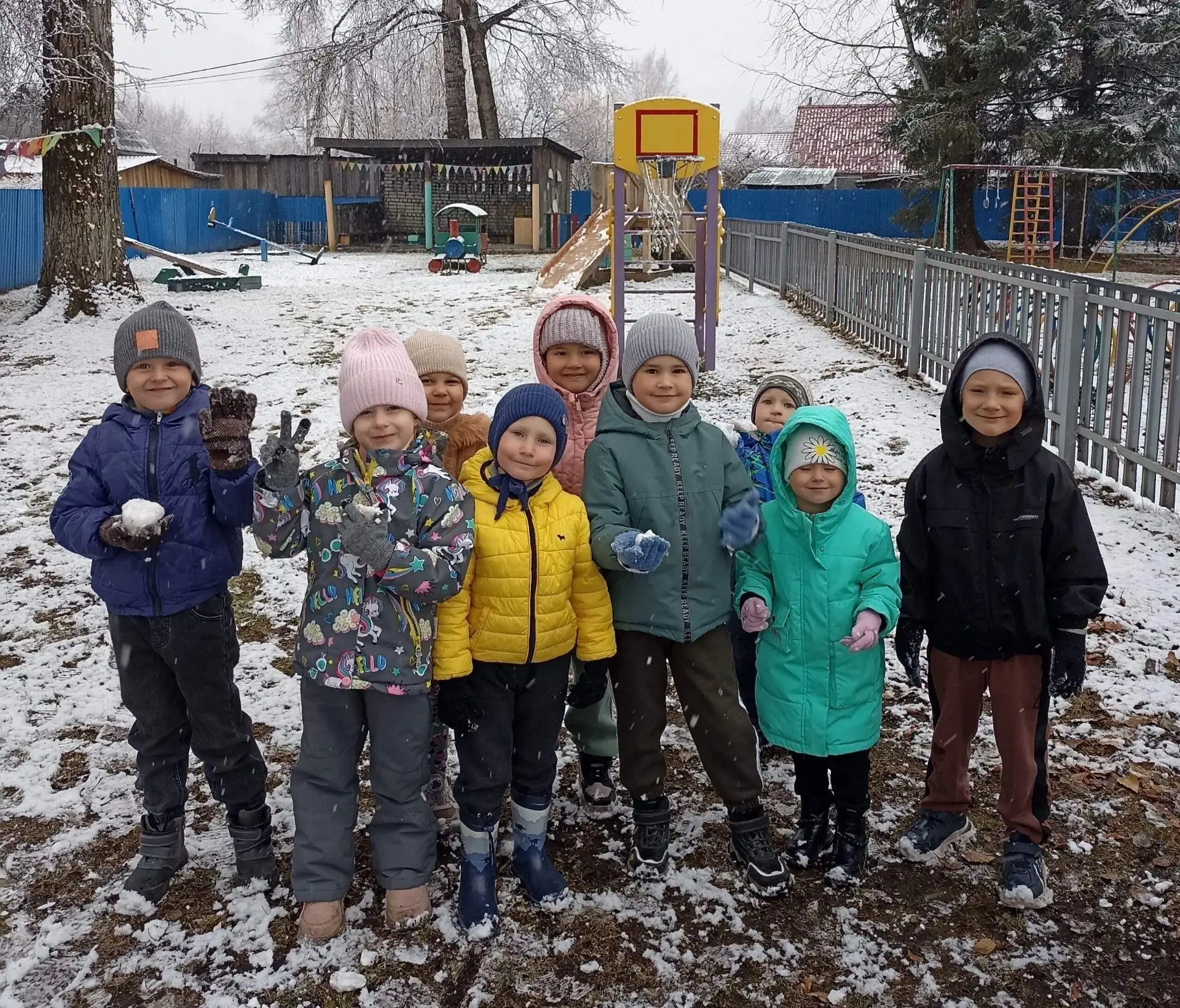 Сегодня в смешанной старшей группе творилось что-то невероятное! Все ребята одевались н...