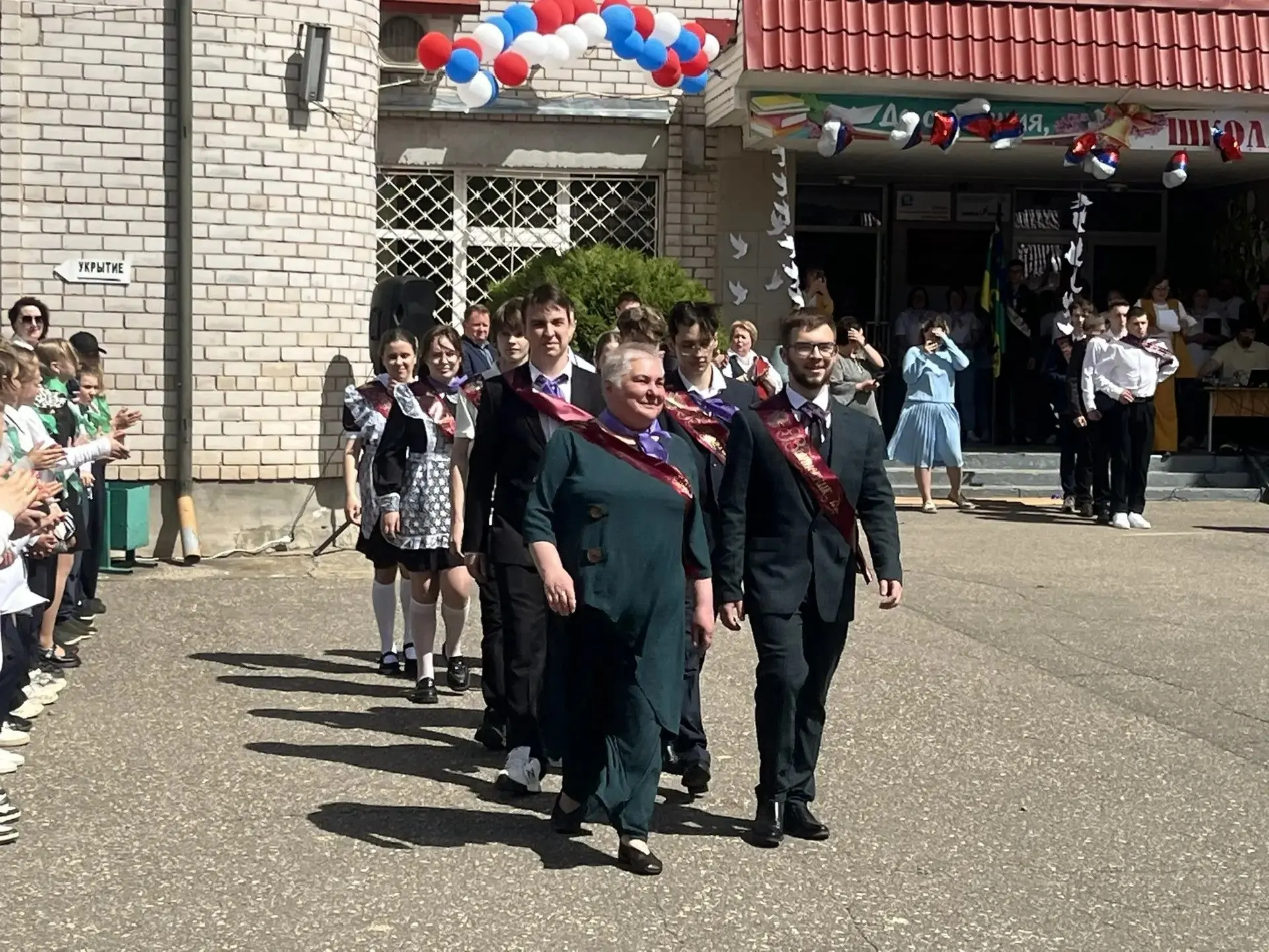 🎈🎶Последний звонок в Идрицкой школе: мелодия прощания и новых дорог
