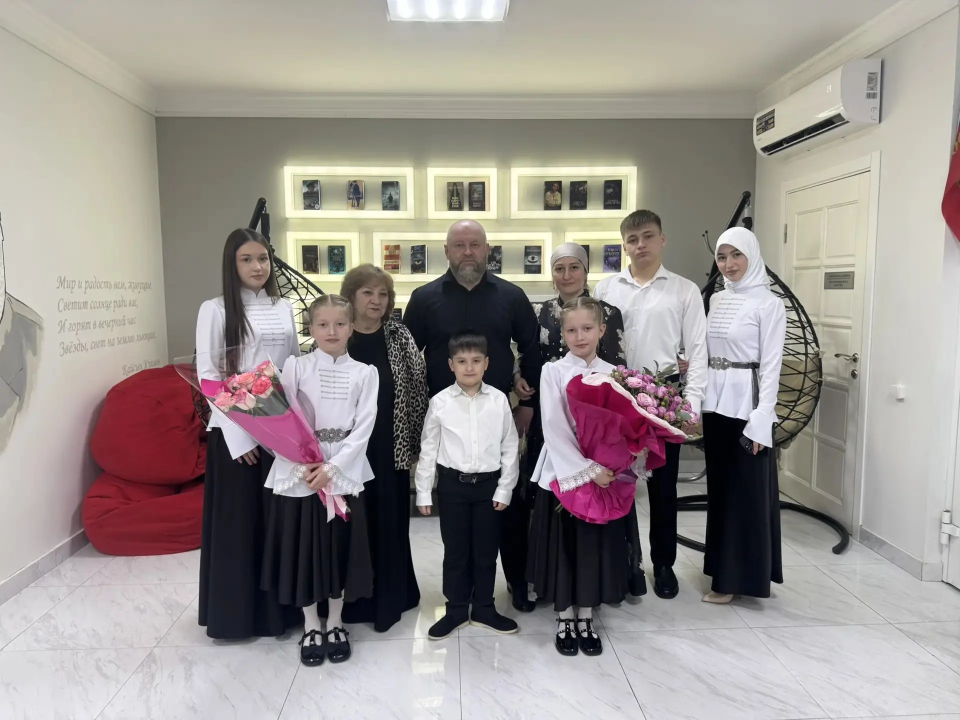 Встречайте героев дня: семья Шуховых – победители конкурса “Семья года 2026”!🏆