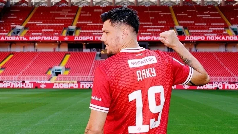 Фехми Даку, отец нападающего «Спартака» Мирлинда Даку, рассказал, почему футболист в по...
